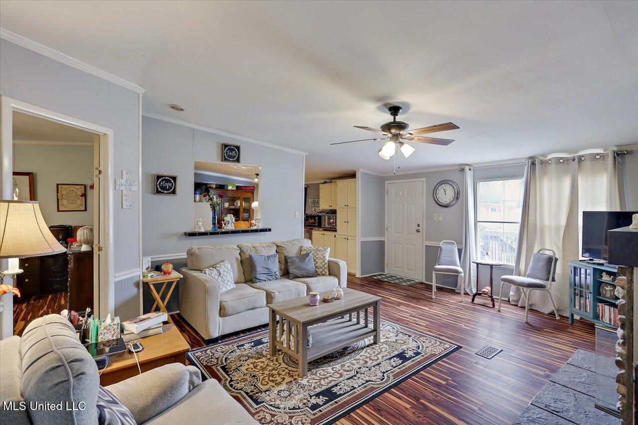 404 Southgate Drive Property Photo 9