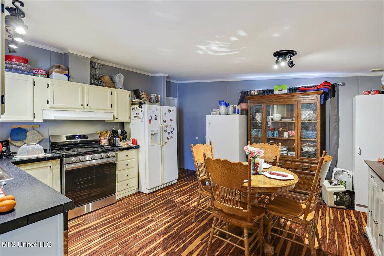 404 Southgate Drive Property Photo 11