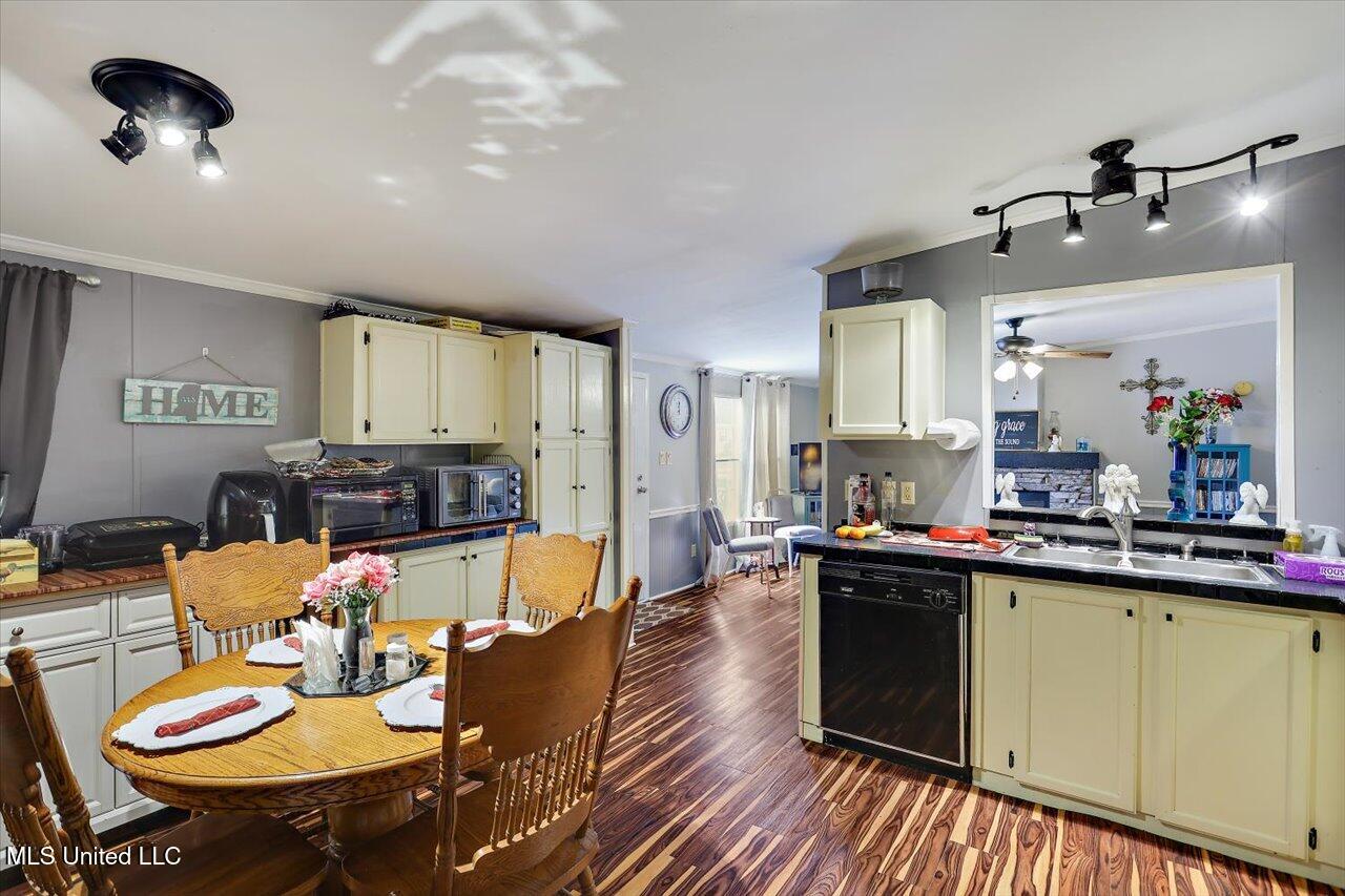 404 Southgate Drive Property Photo 13