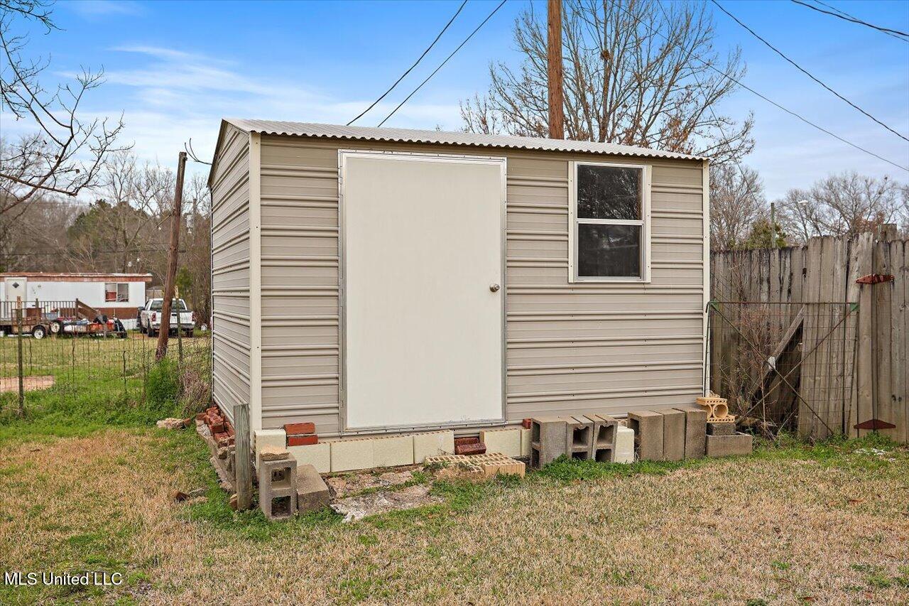 404 Southgate Drive Property Photo 24