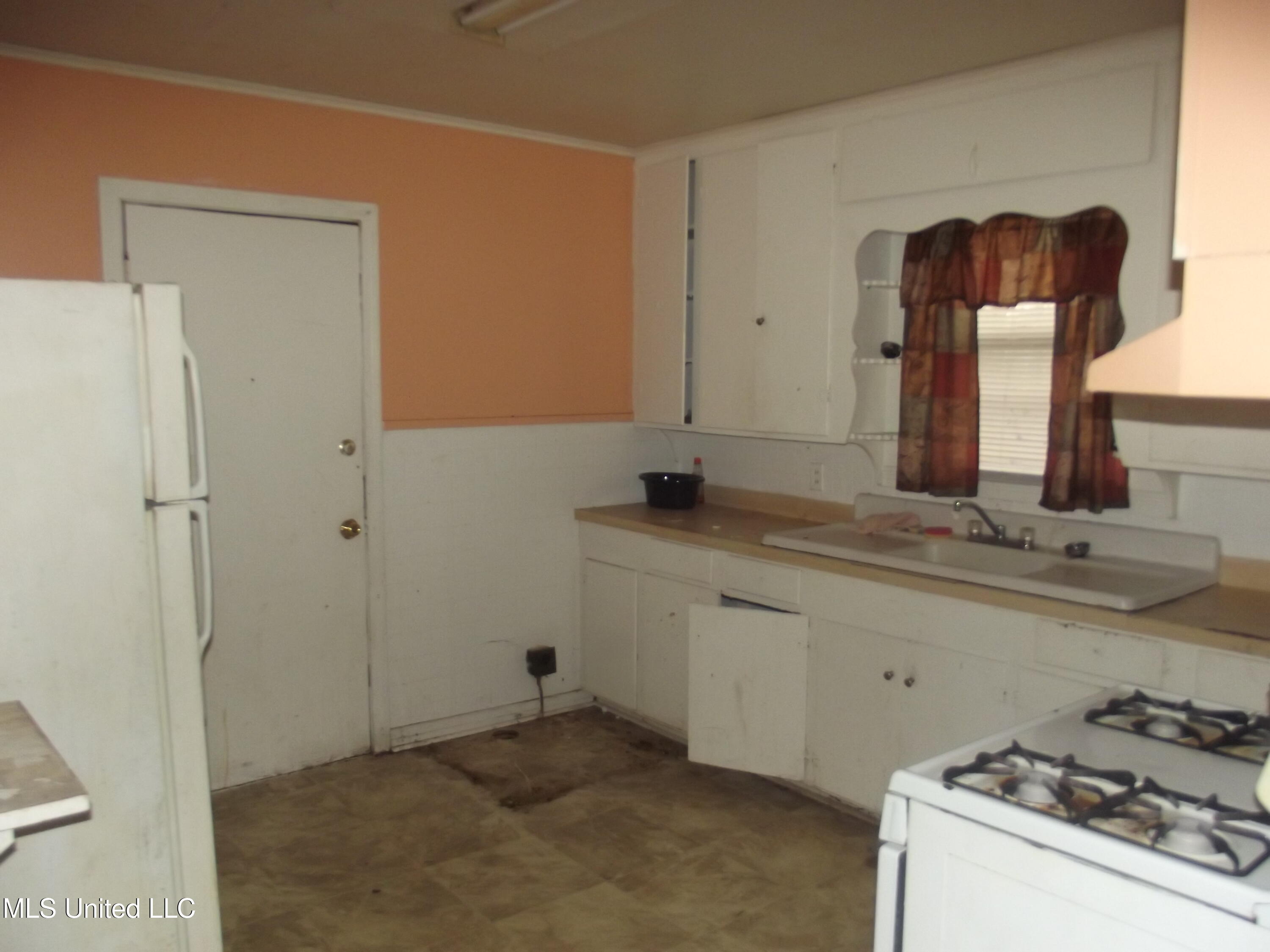 132 Mt Carmel Drive Property Photo 1