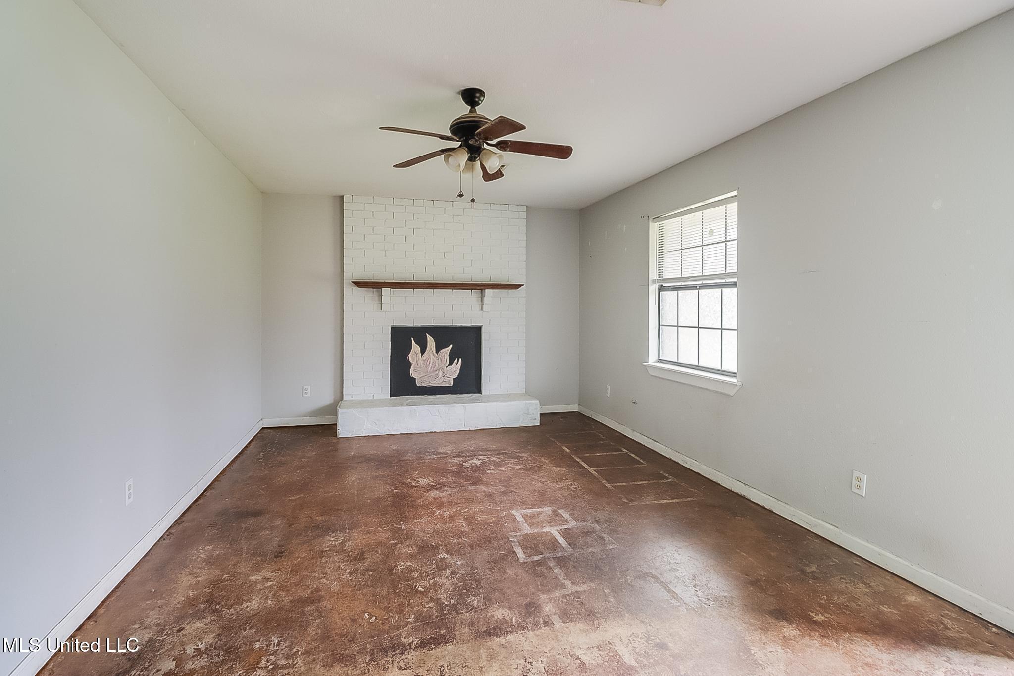 403 Combel Street Property Photo 2