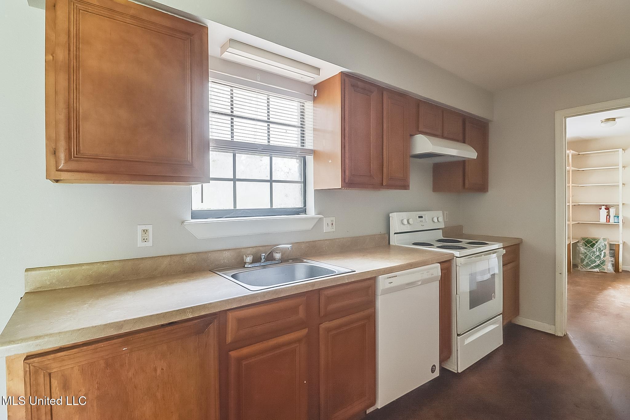 403 Combel Street Property Photo 4