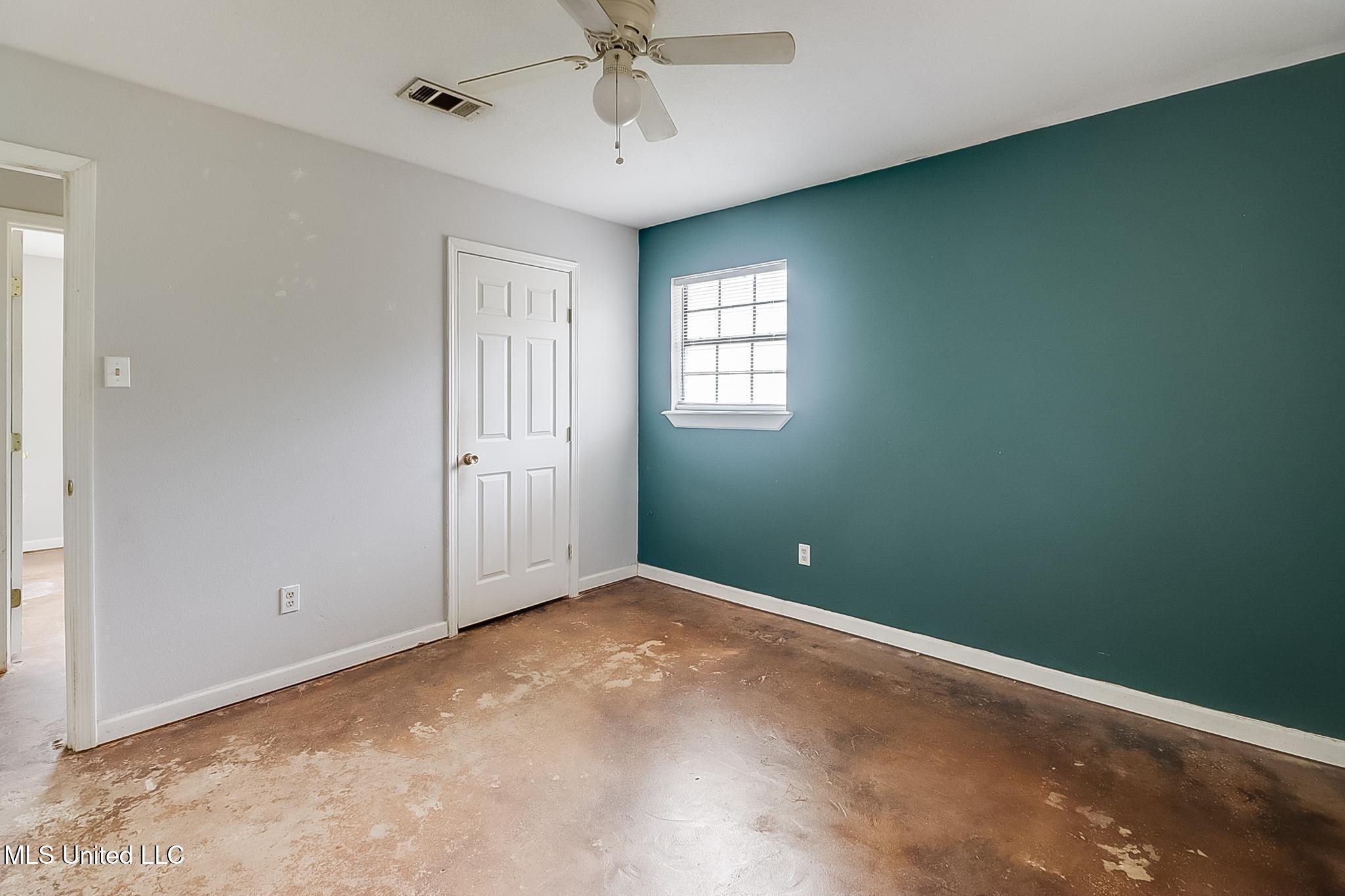 403 Combel Street Property Photo 7