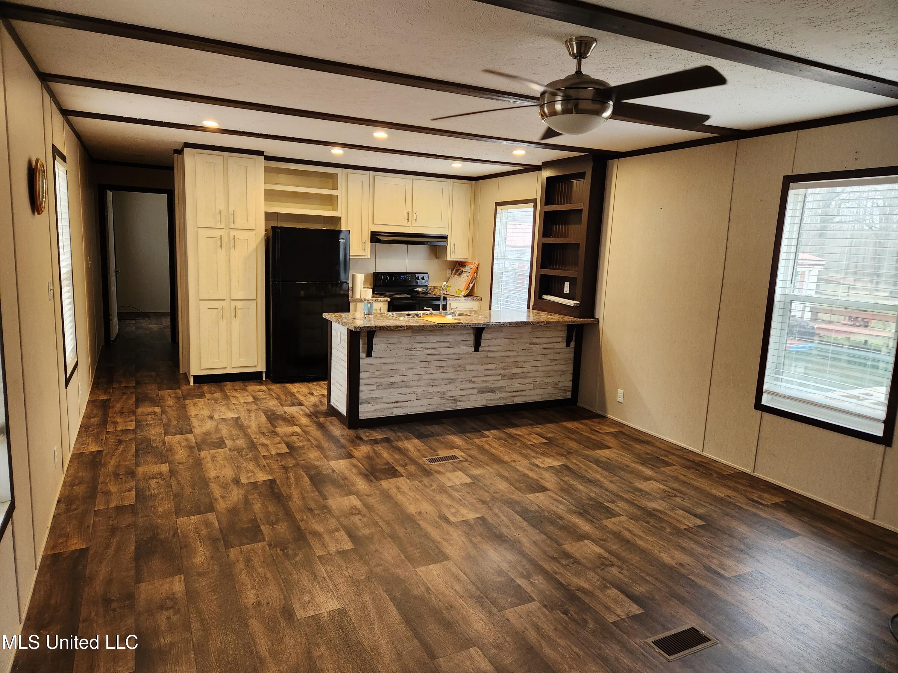 379 Maple Street Property Photo 3