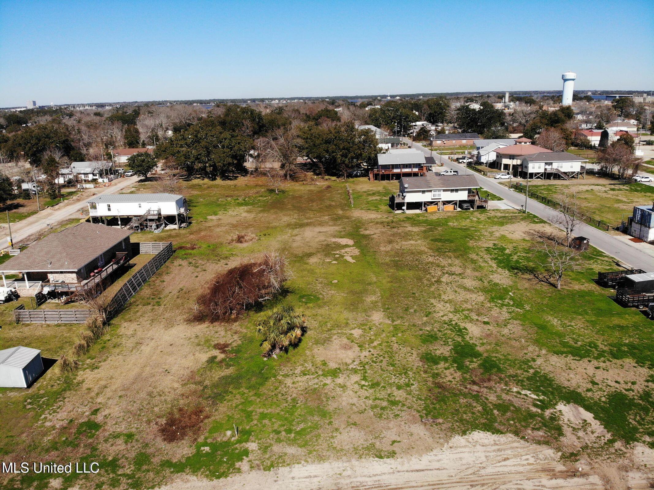 346 Howard Avenue Property Photo 4
