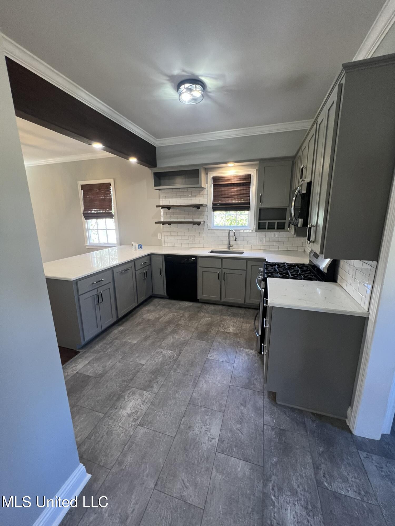 35 1/2 Homochitto Street Property Photo 6