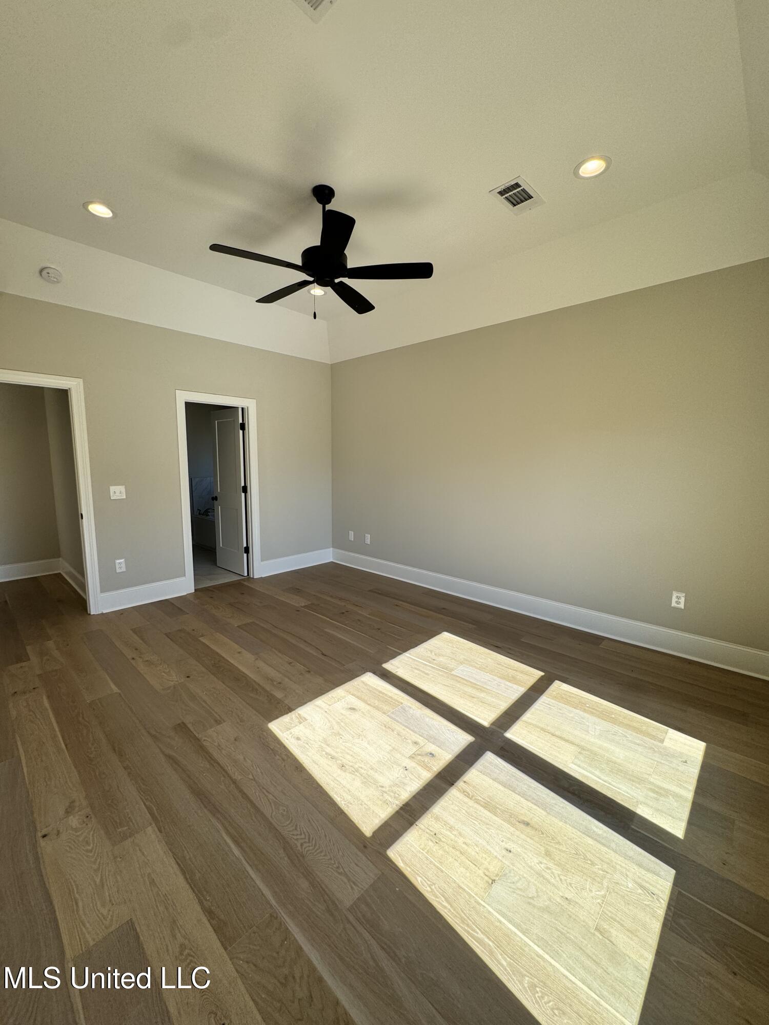 115 Southern Oak Way Property Photo 9