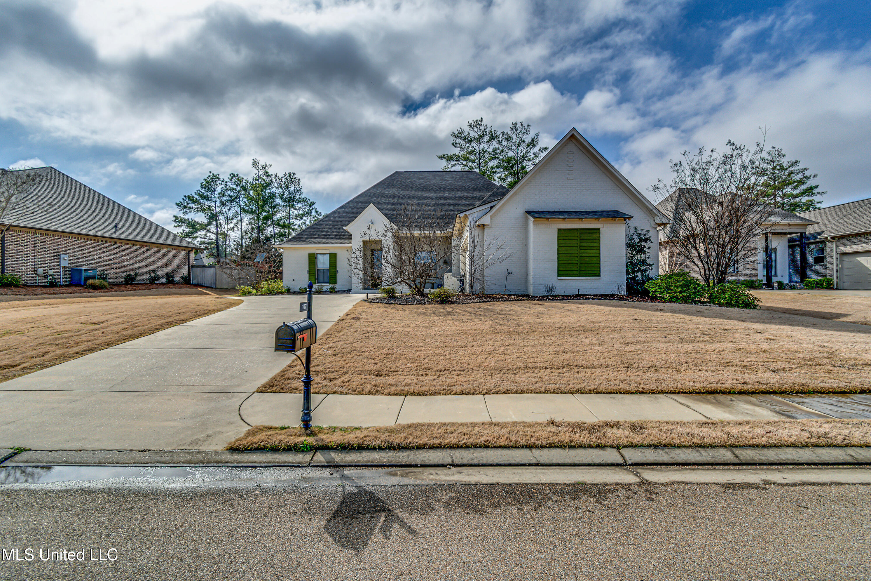 107 Camden Lake Drive Property Photo 1