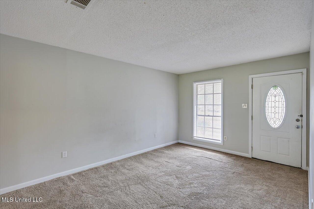 126 Mayfair Drive Property Photo 3