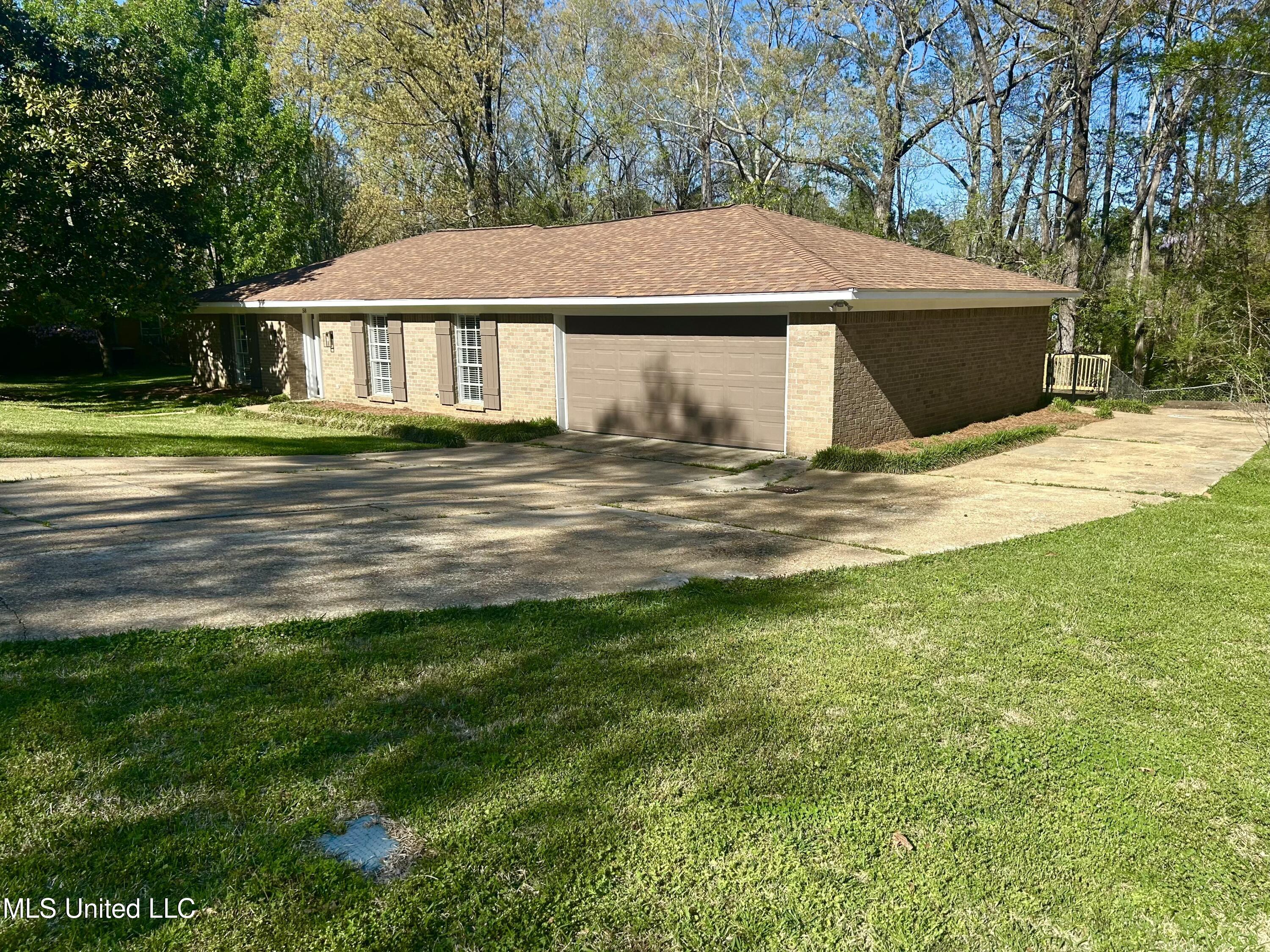 58 Summit Ridge Dr Drive Property Photo 1