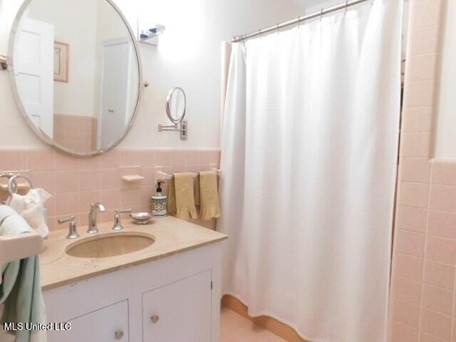 125 Riverside Street Property Photo 6