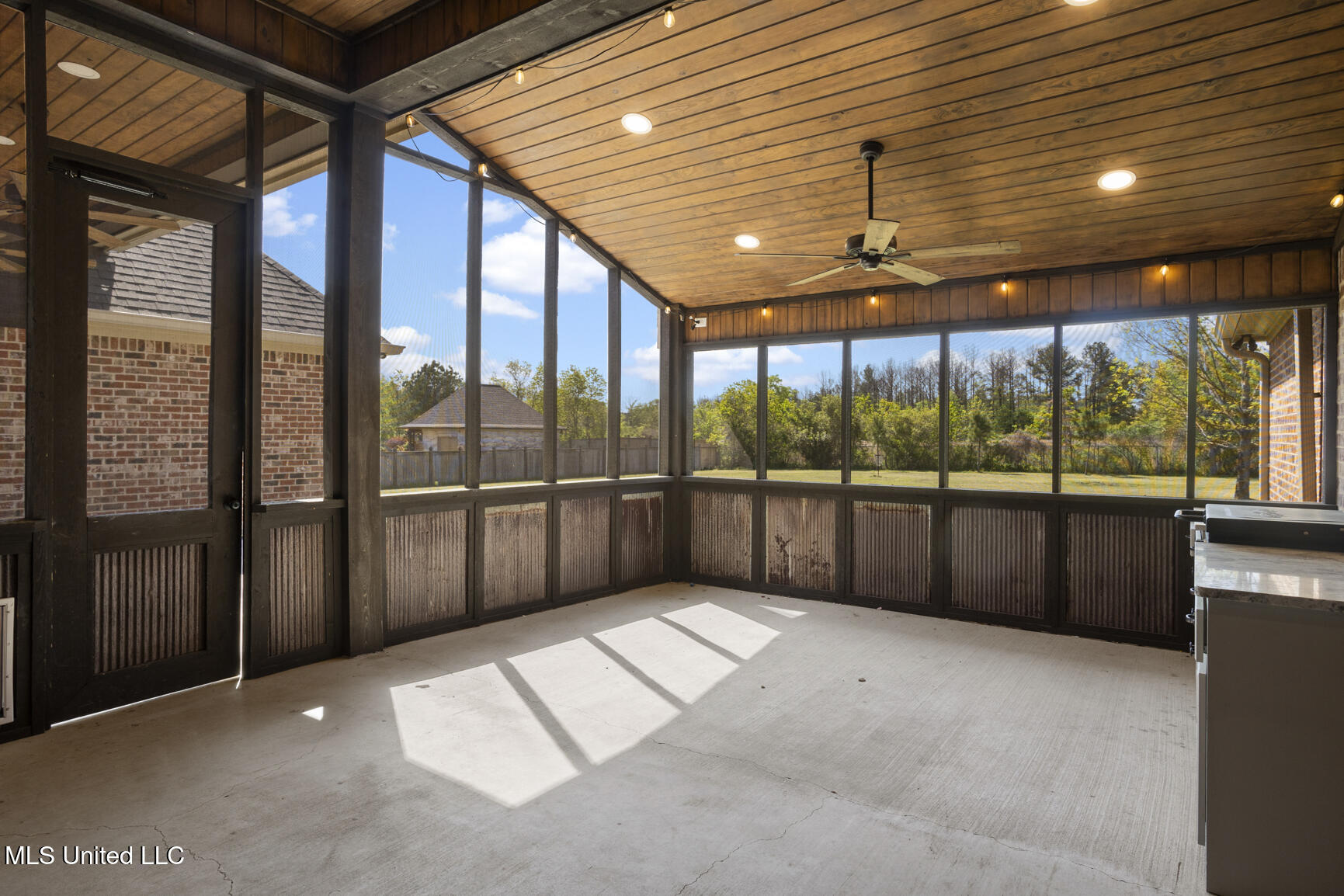 127 Bonne Vie Drive Property Photo 37