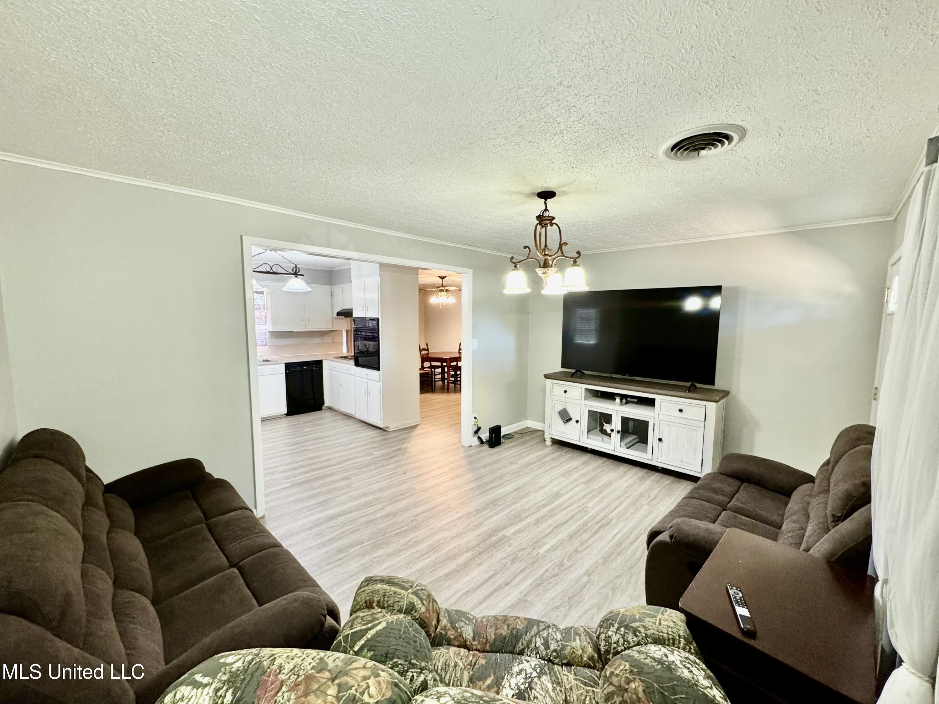 1846 Woodlawn Ave Avenue Property Photo 8