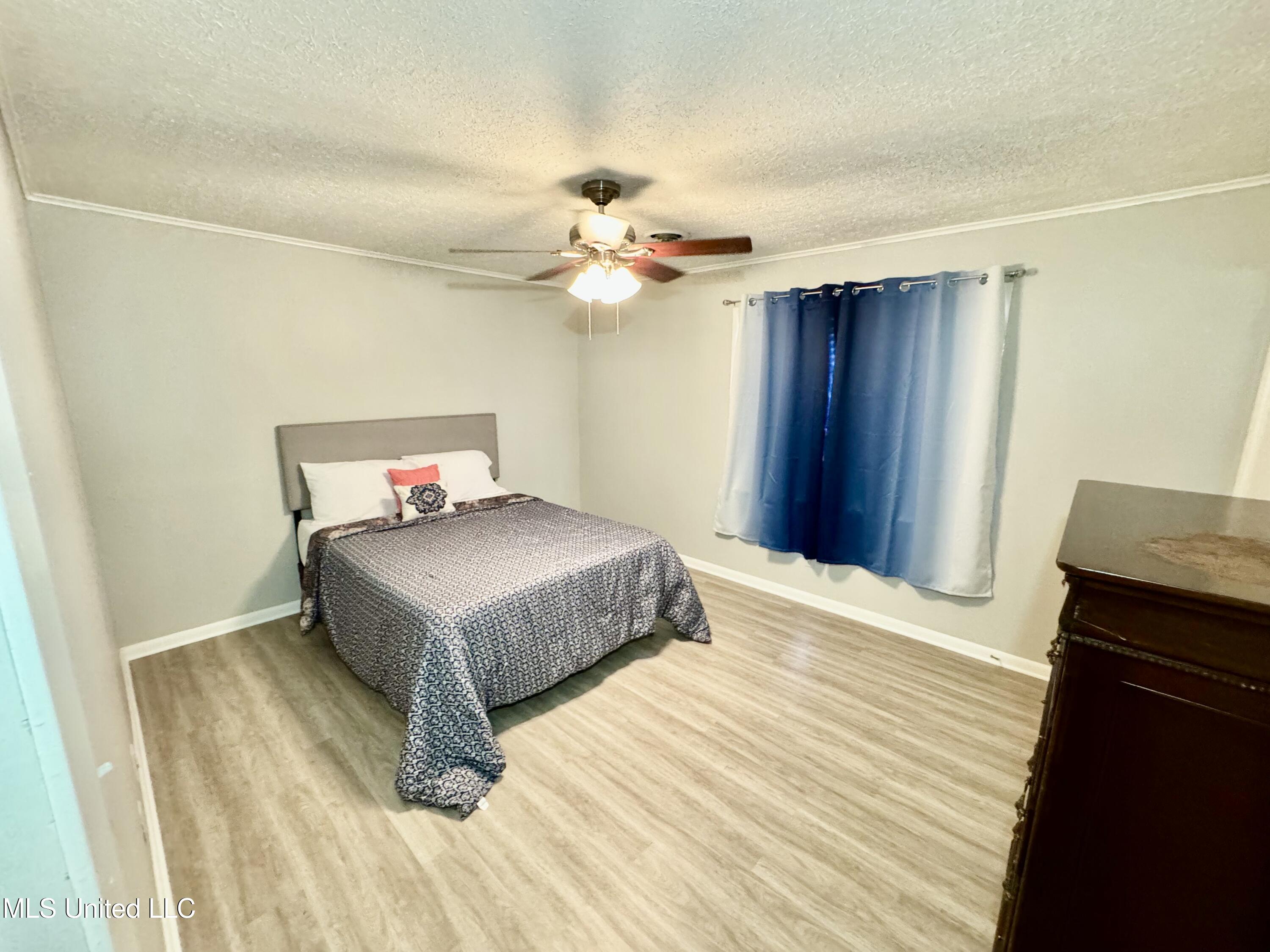 1846 Woodlawn Ave Avenue Property Photo 16