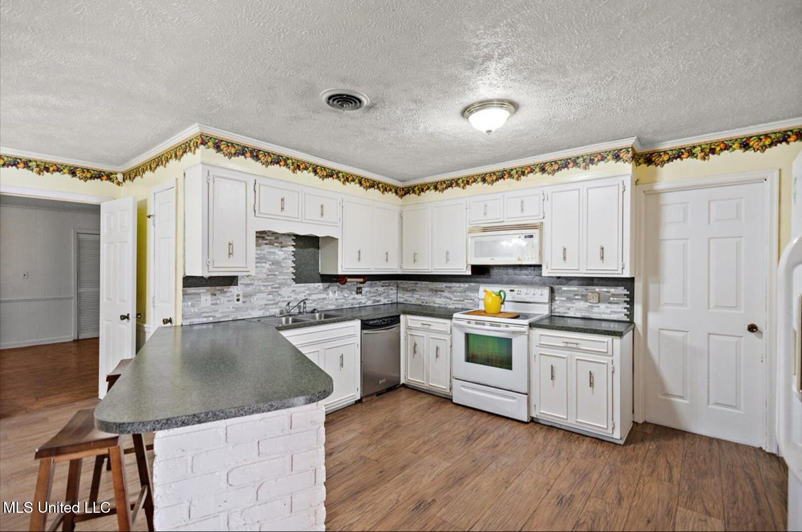 187 N Lexington Street Property Photo 14