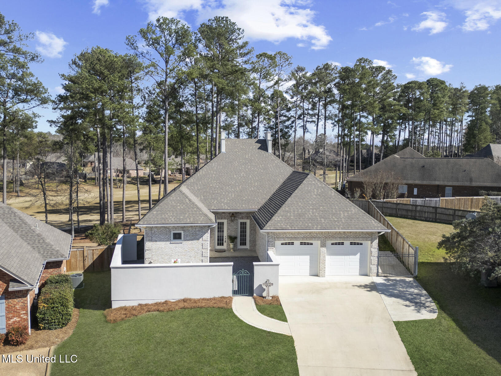 108 Willow Crest Circle Property Photo 1