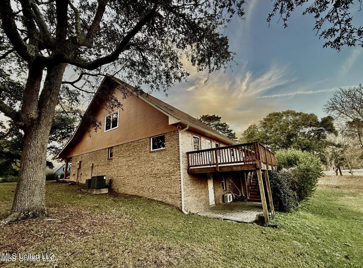 1517 Oak Leaf Circle Property Photo 2