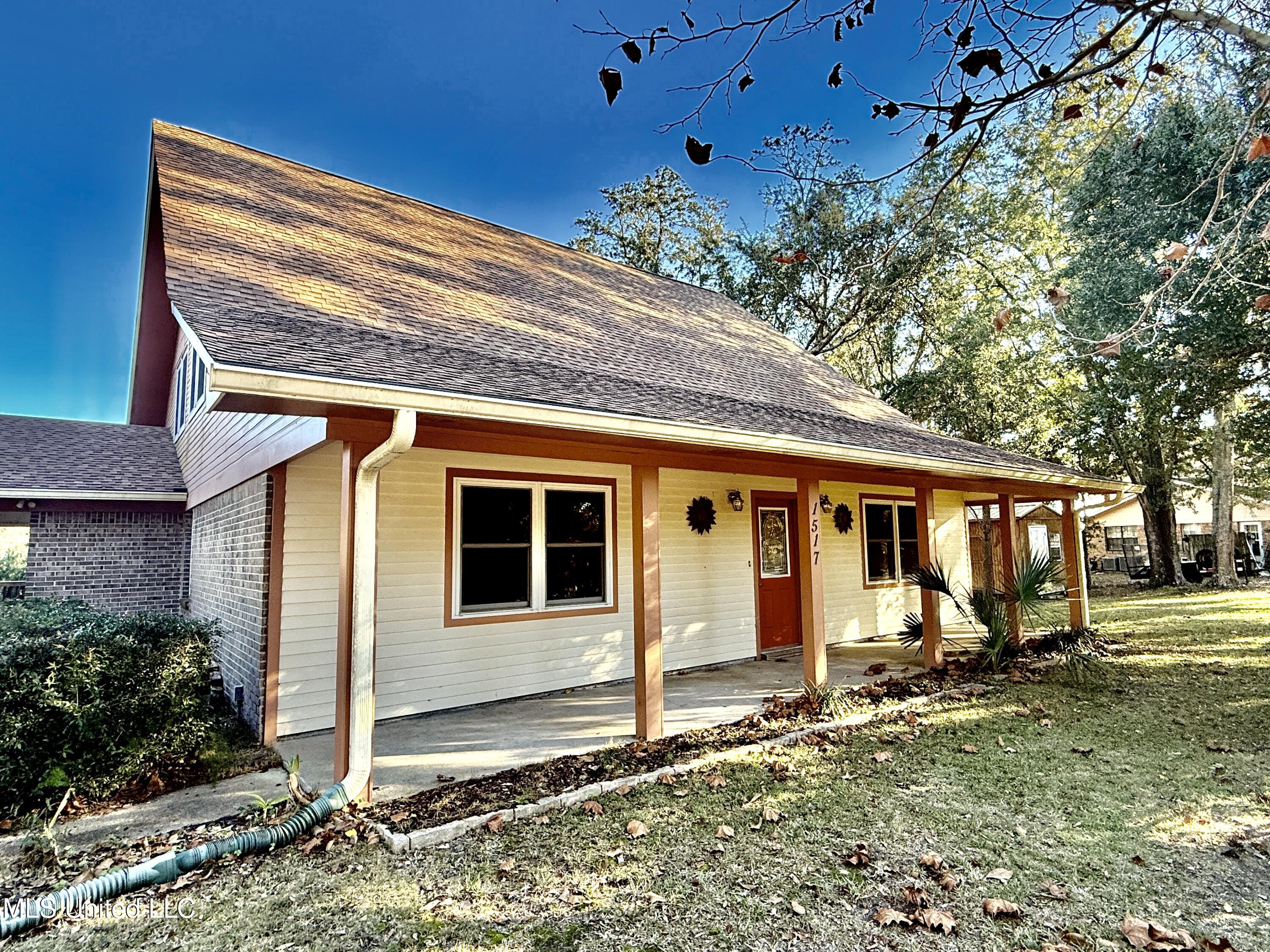 1517 Oak Leaf Circle Property Photo 8