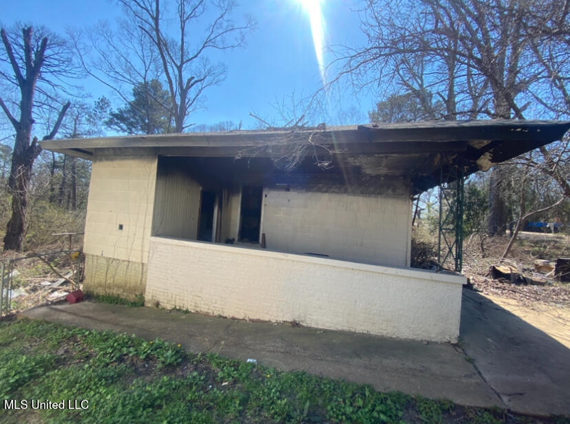 2712 Hillside Drive Property Photo 2