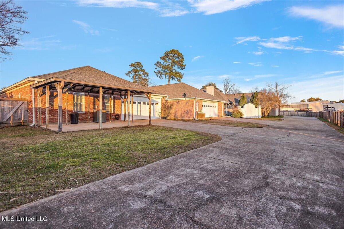 1415 Windrose Drive Property Photo 37