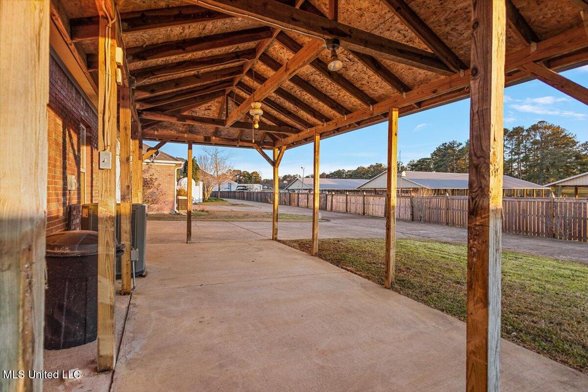 1415 Windrose Drive Property Photo 38