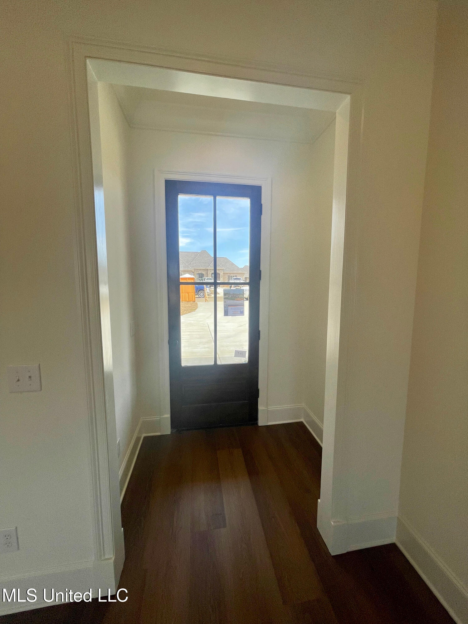 473 Aurora Circle Property Photo 6