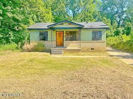 2858 Queensroad Avenue Property Photo 1