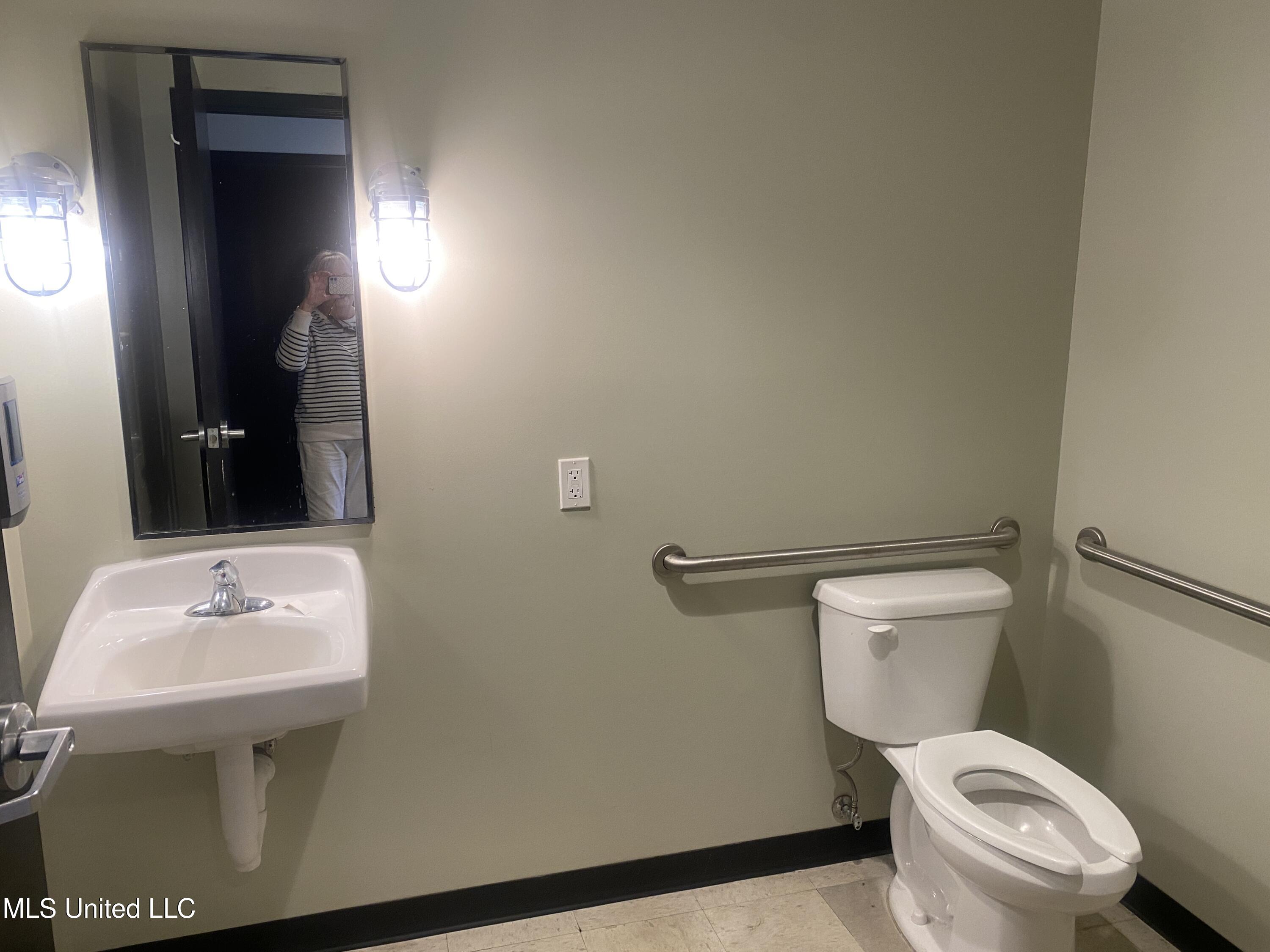 15230 W Creosote Road Property Photo 8
