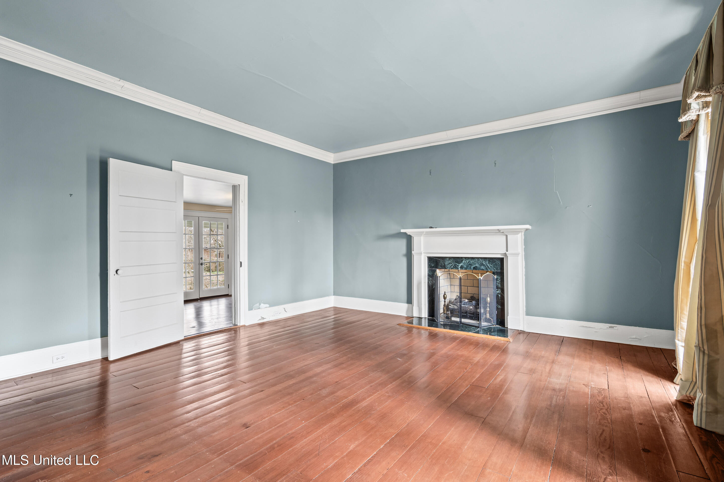 340 E College Avenue Property Photo 6