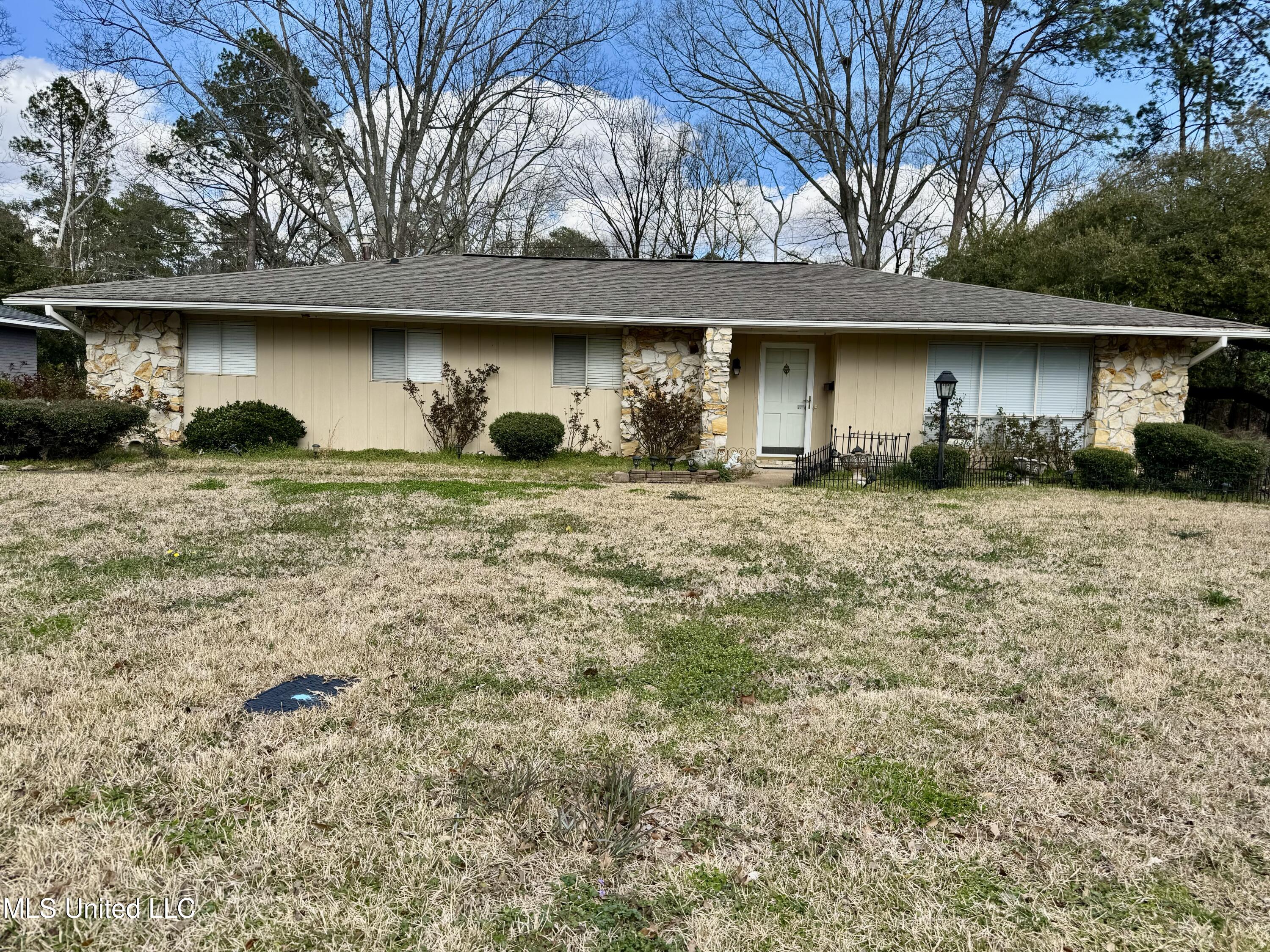 1036 Briarfield Road Property Photo 1