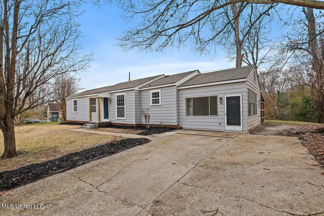 127 Autumn Drive Property Photo 4