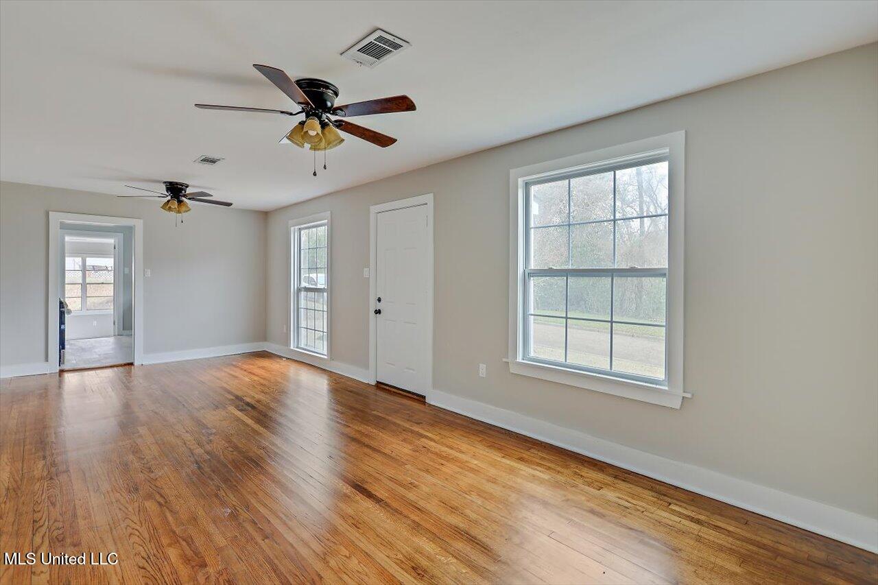 127 Autumn Drive Property Photo 7