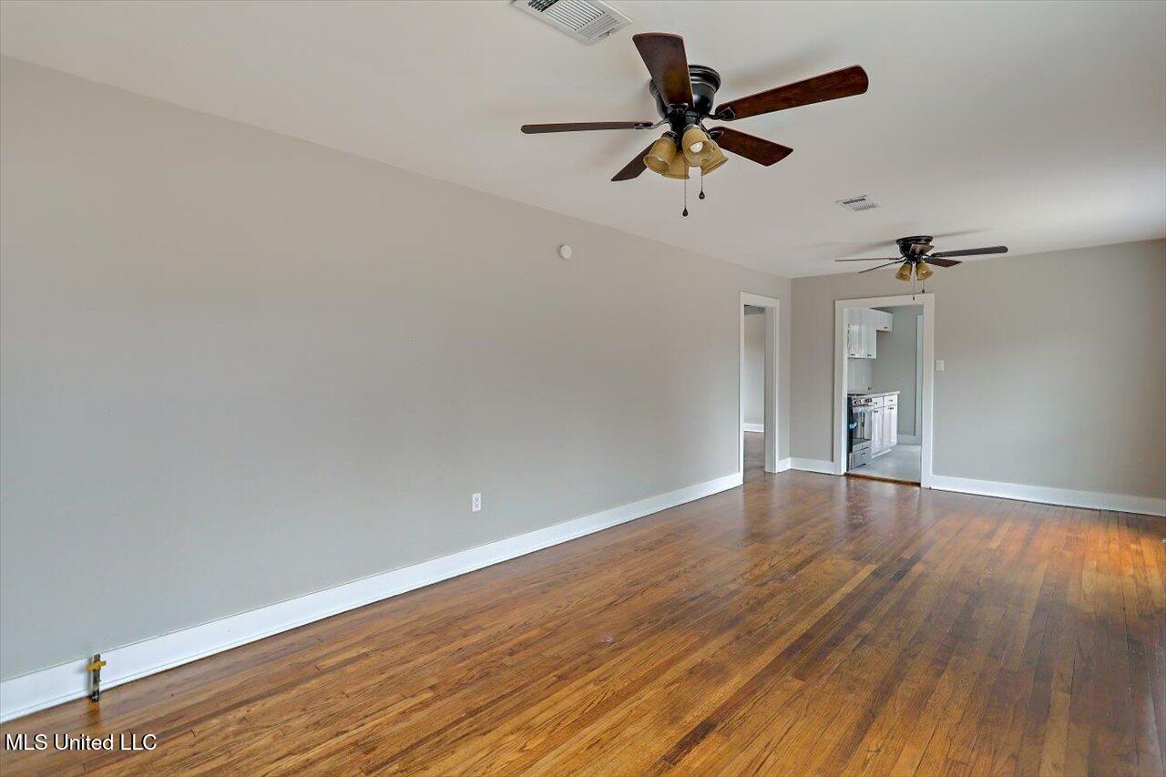 127 Autumn Drive Property Photo 8