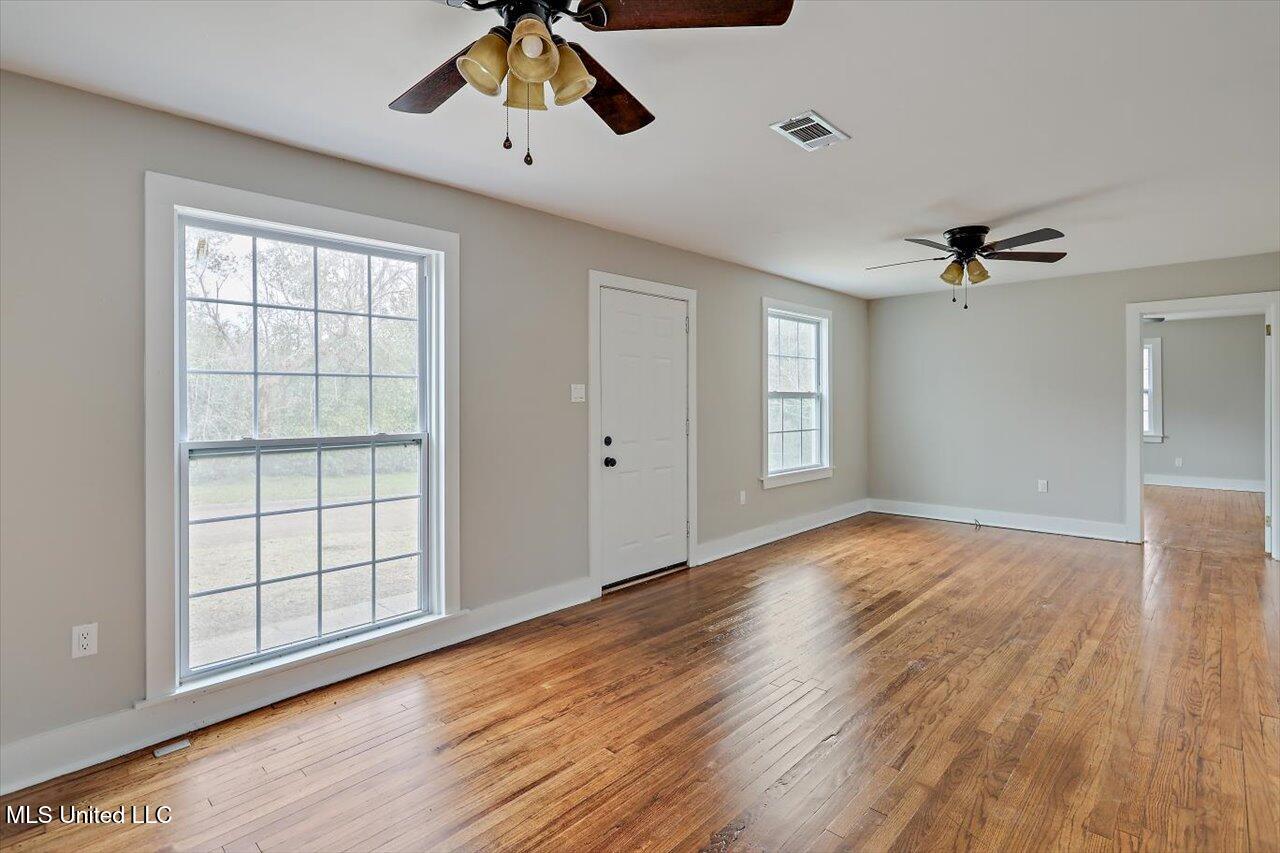 127 Autumn Drive Property Photo 9