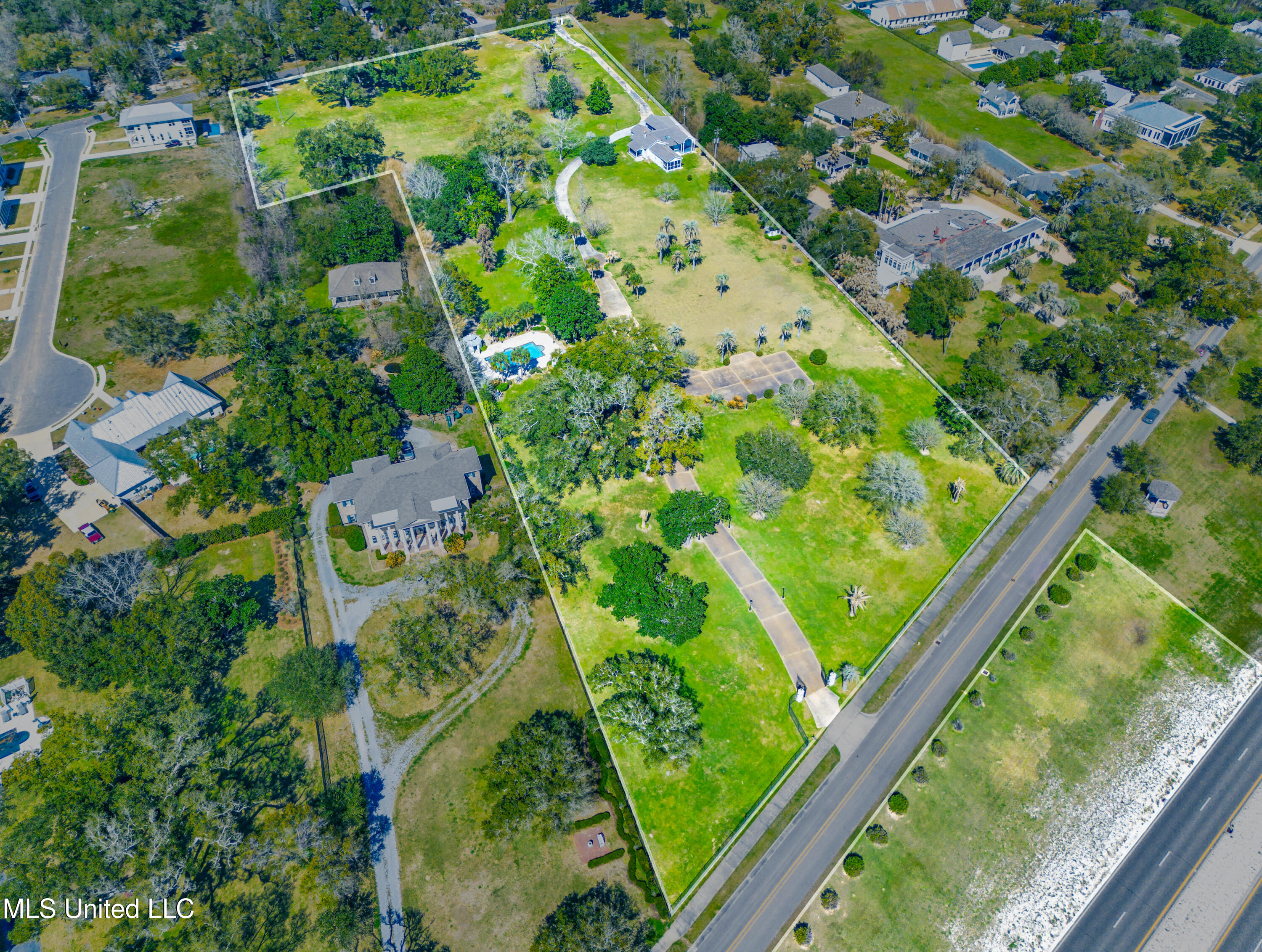 845 E Scenic Drive Property Photo 4