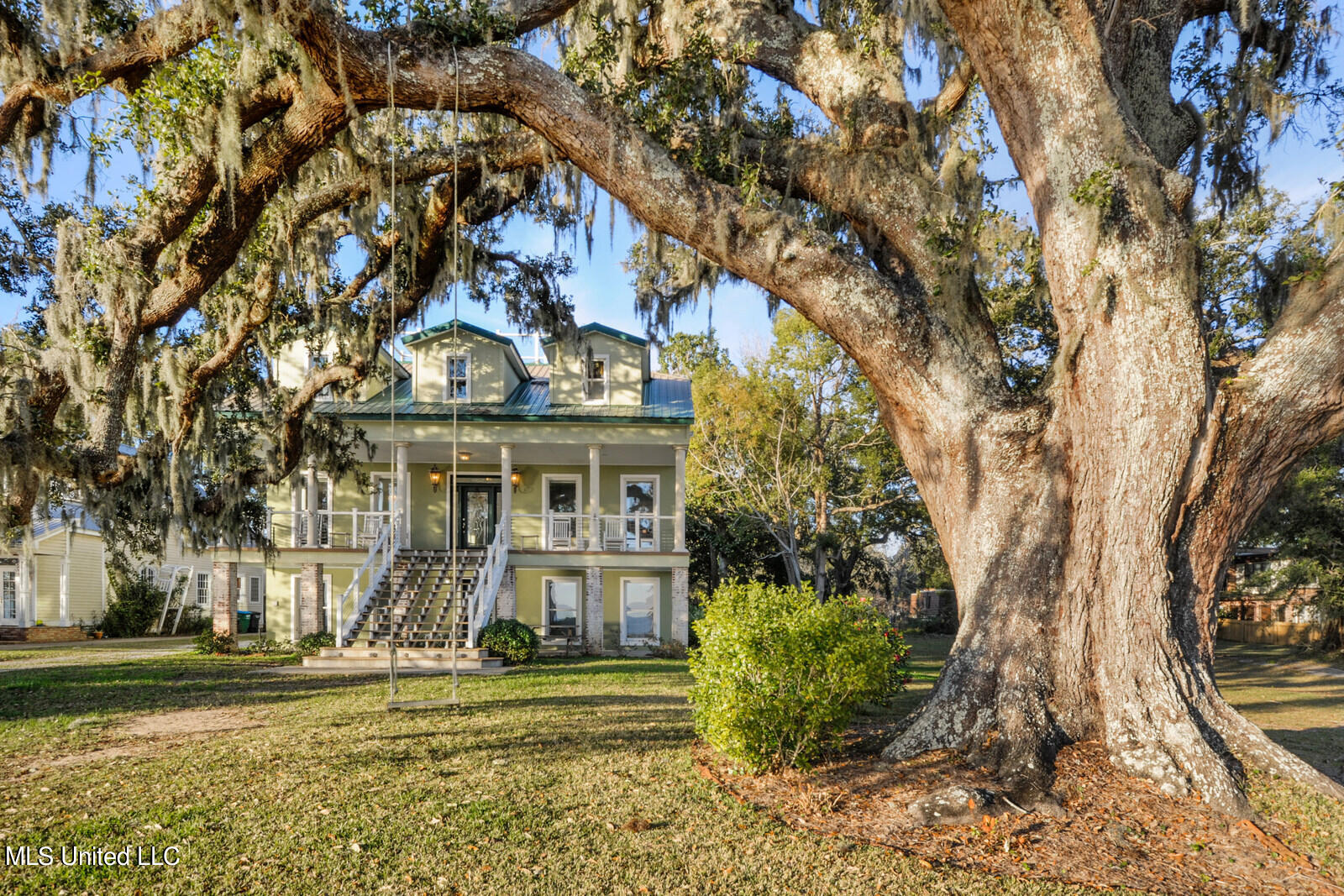 513 Front Beach Drive Property Photo 8