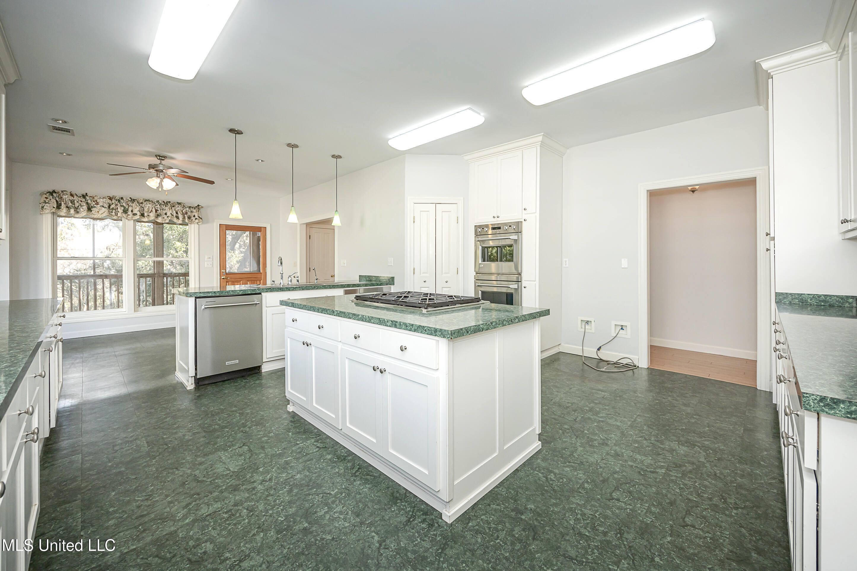 513 Front Beach Drive Property Photo 28