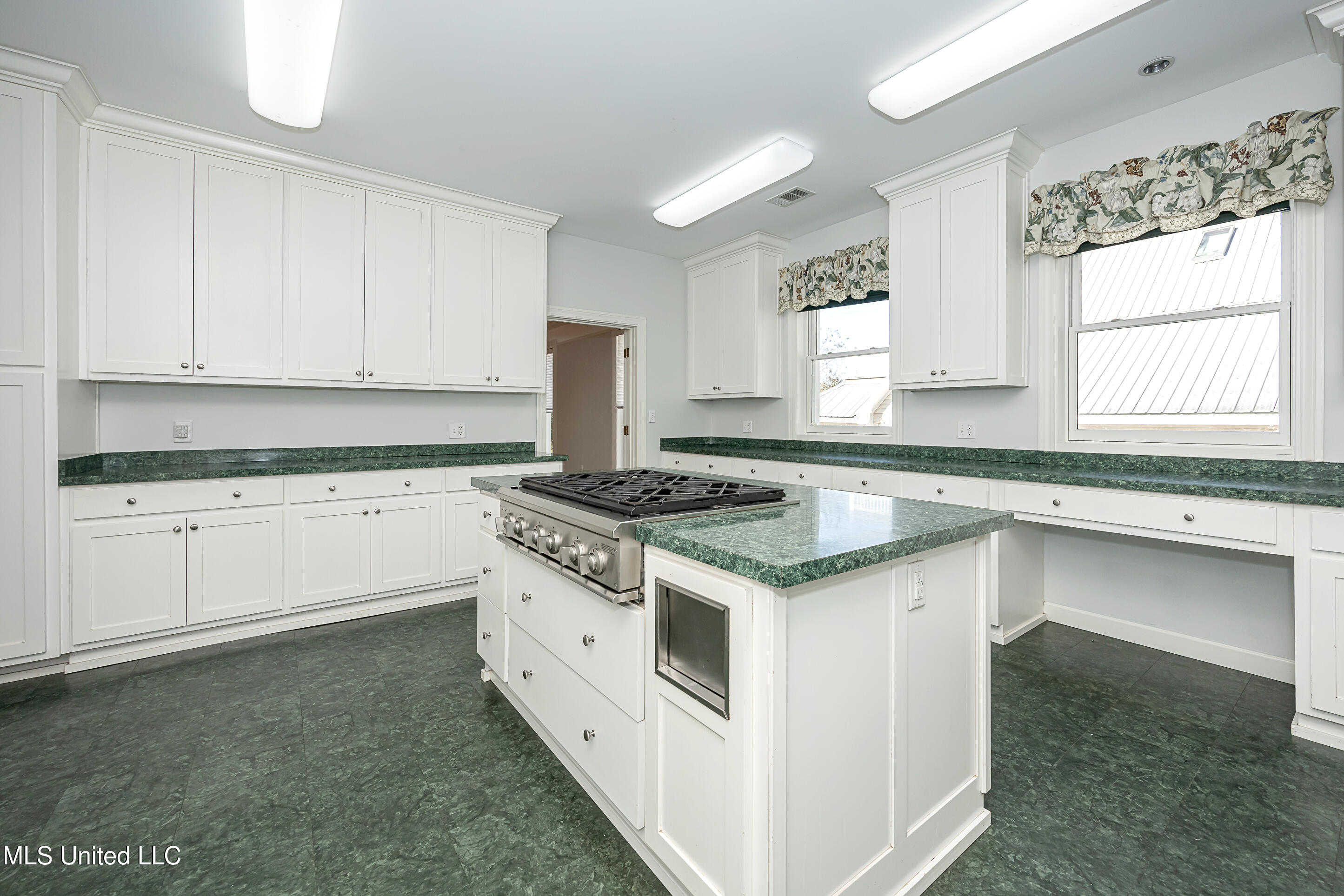 513 Front Beach Drive Property Photo 33