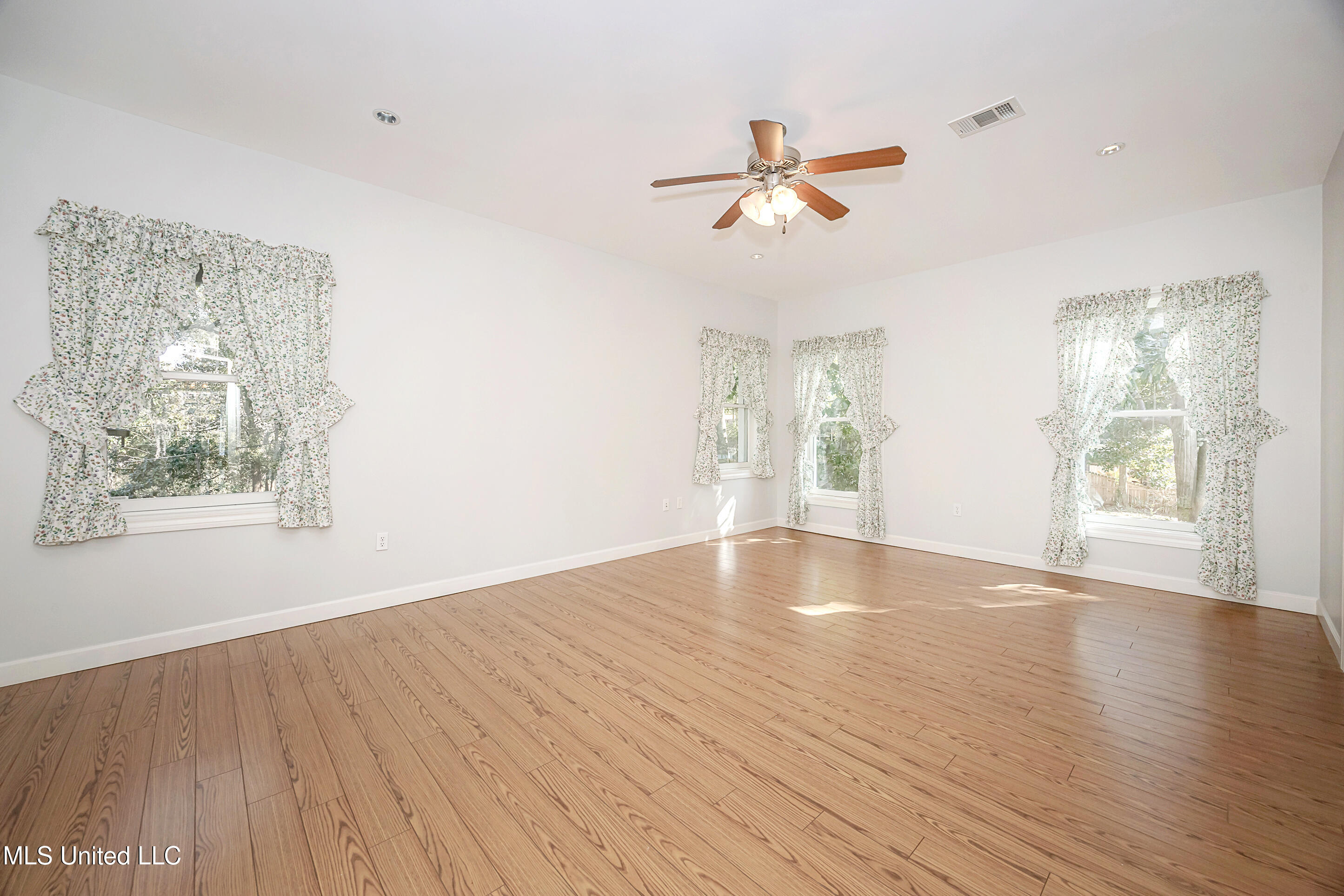 513 Front Beach Drive Property Photo 40