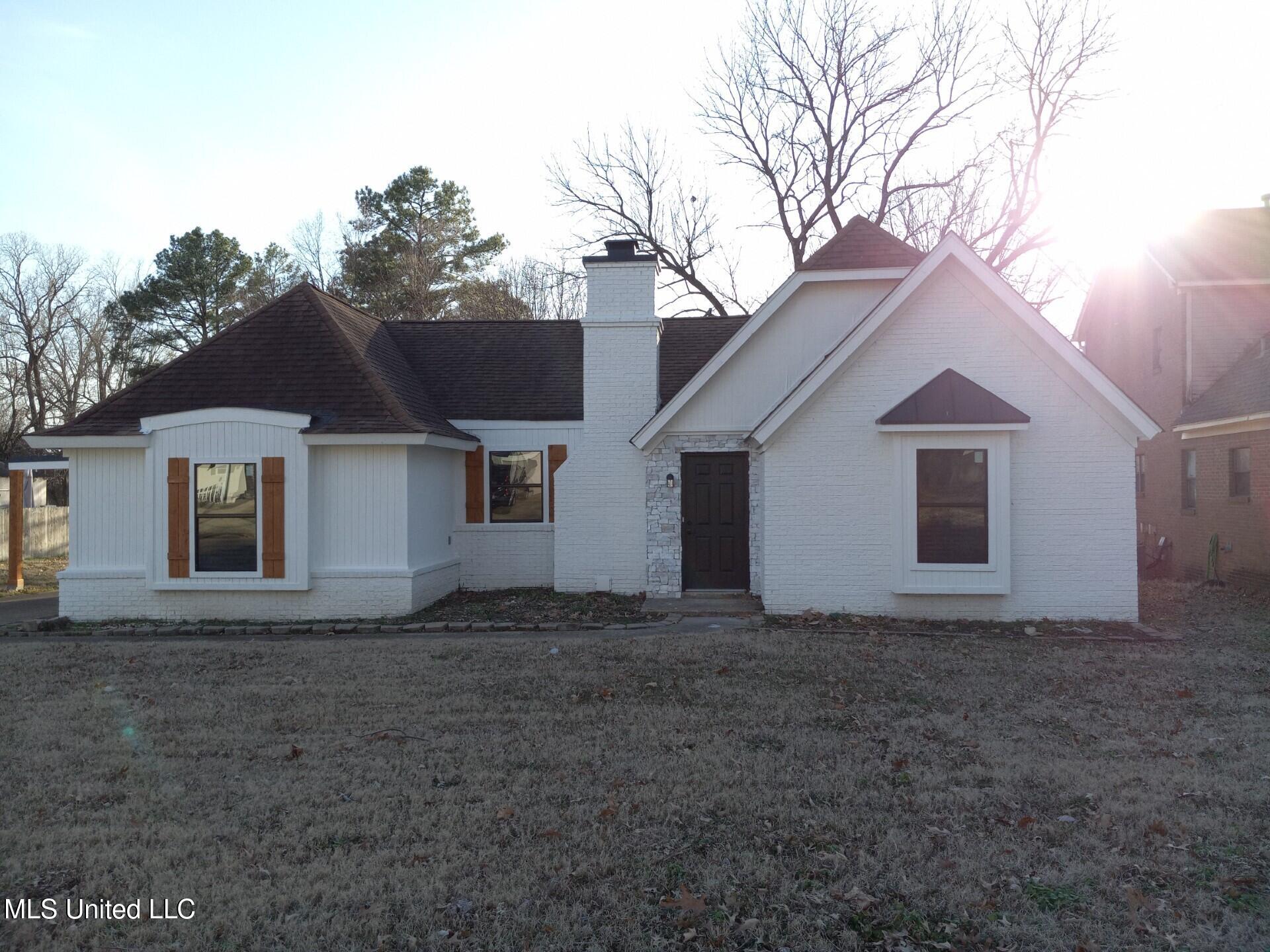8589 W Lakeshore Drive Property Photo 1