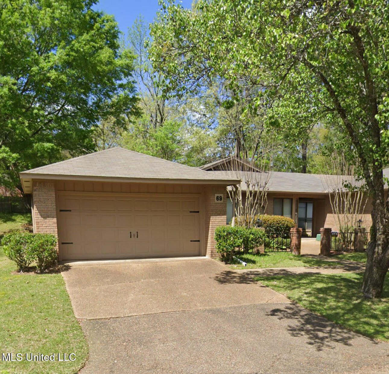 69 Shore Drive Property Photo