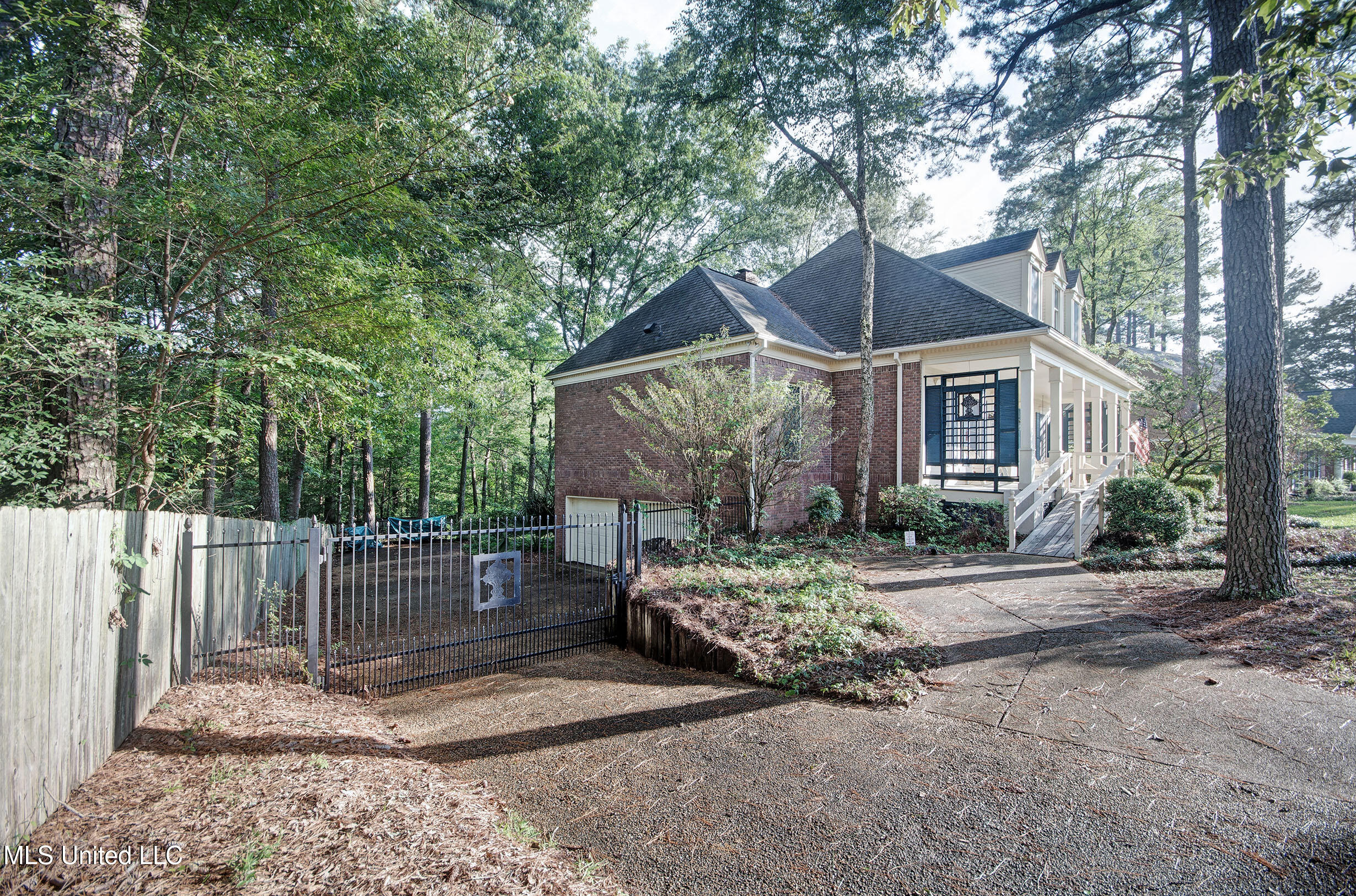 309 Monterey Drive Drive Property Photo 5