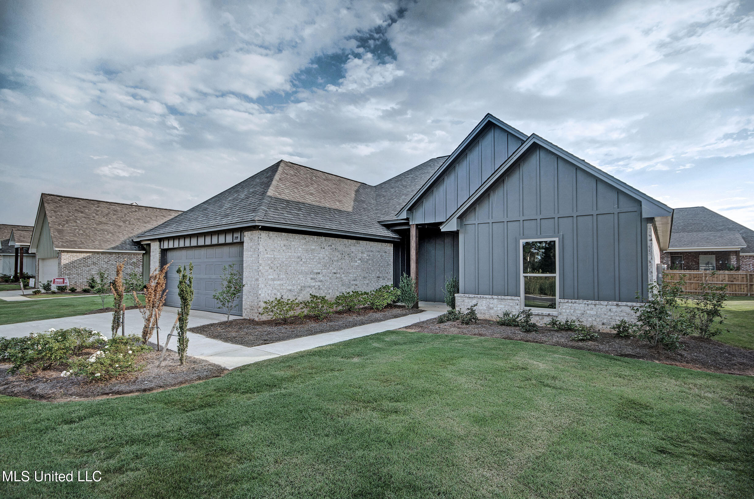 109 Southern Oak Way Property Photo 1