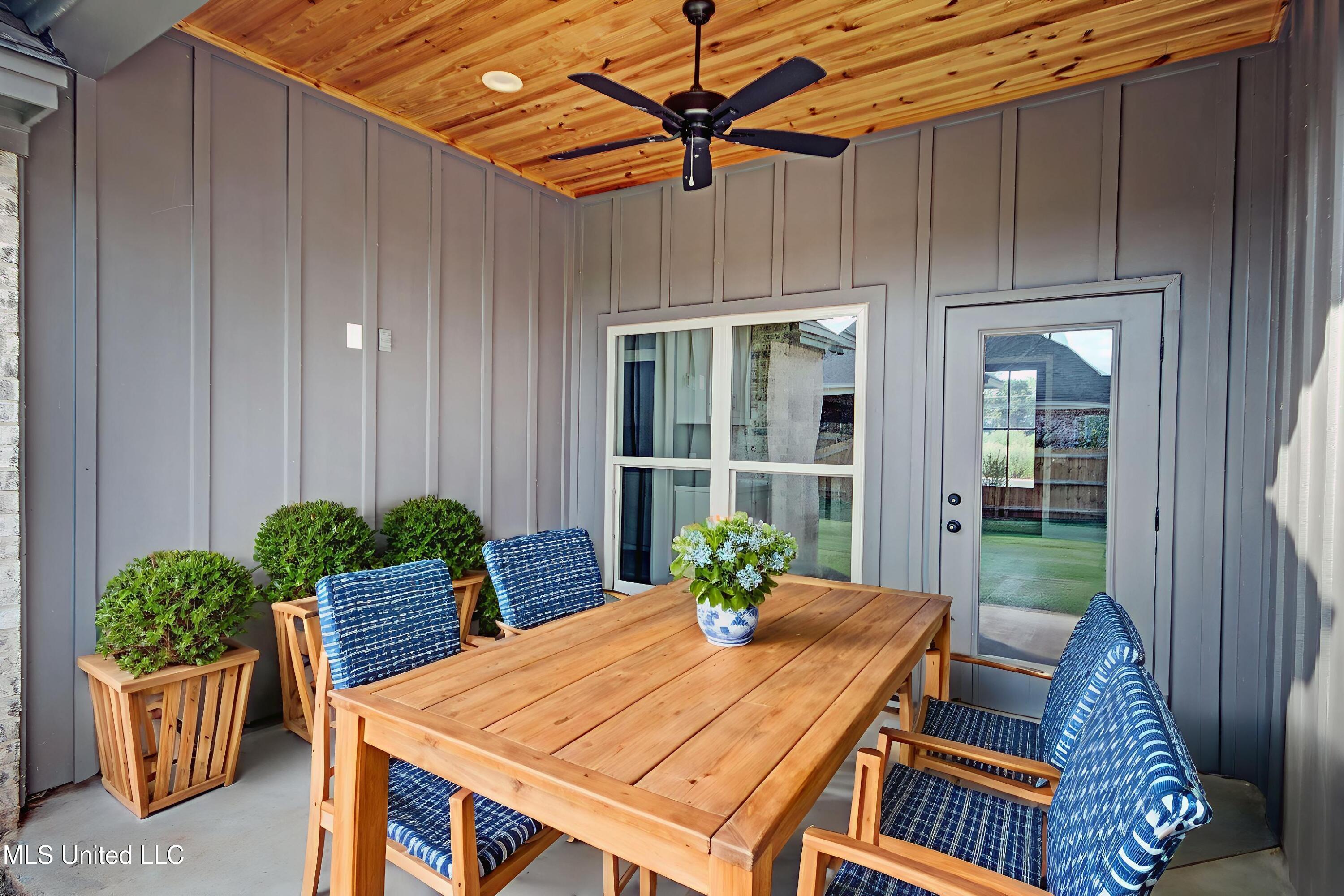 109 Southern Oak Way Property Photo 4