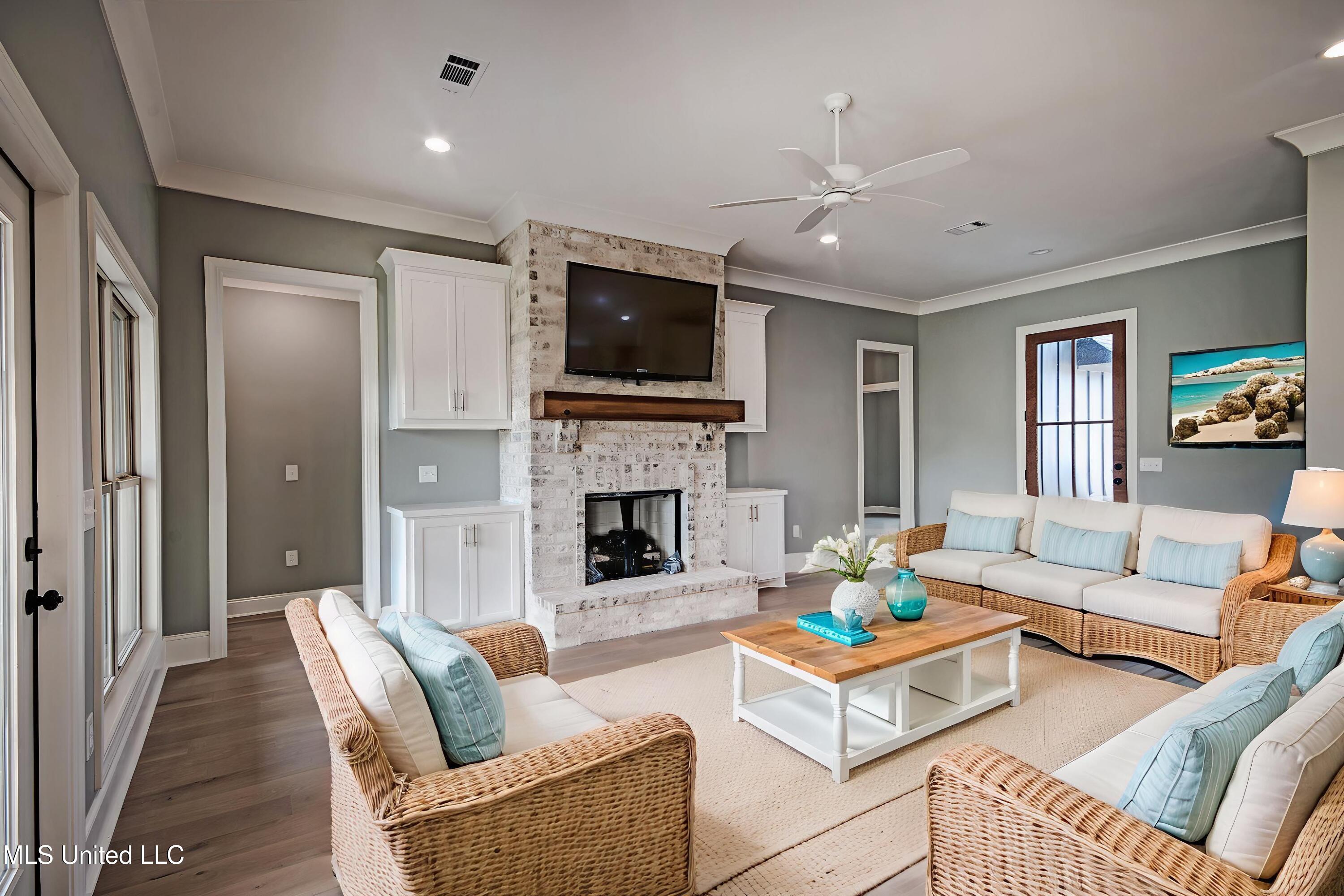 109 Southern Oak Way Property Photo 6