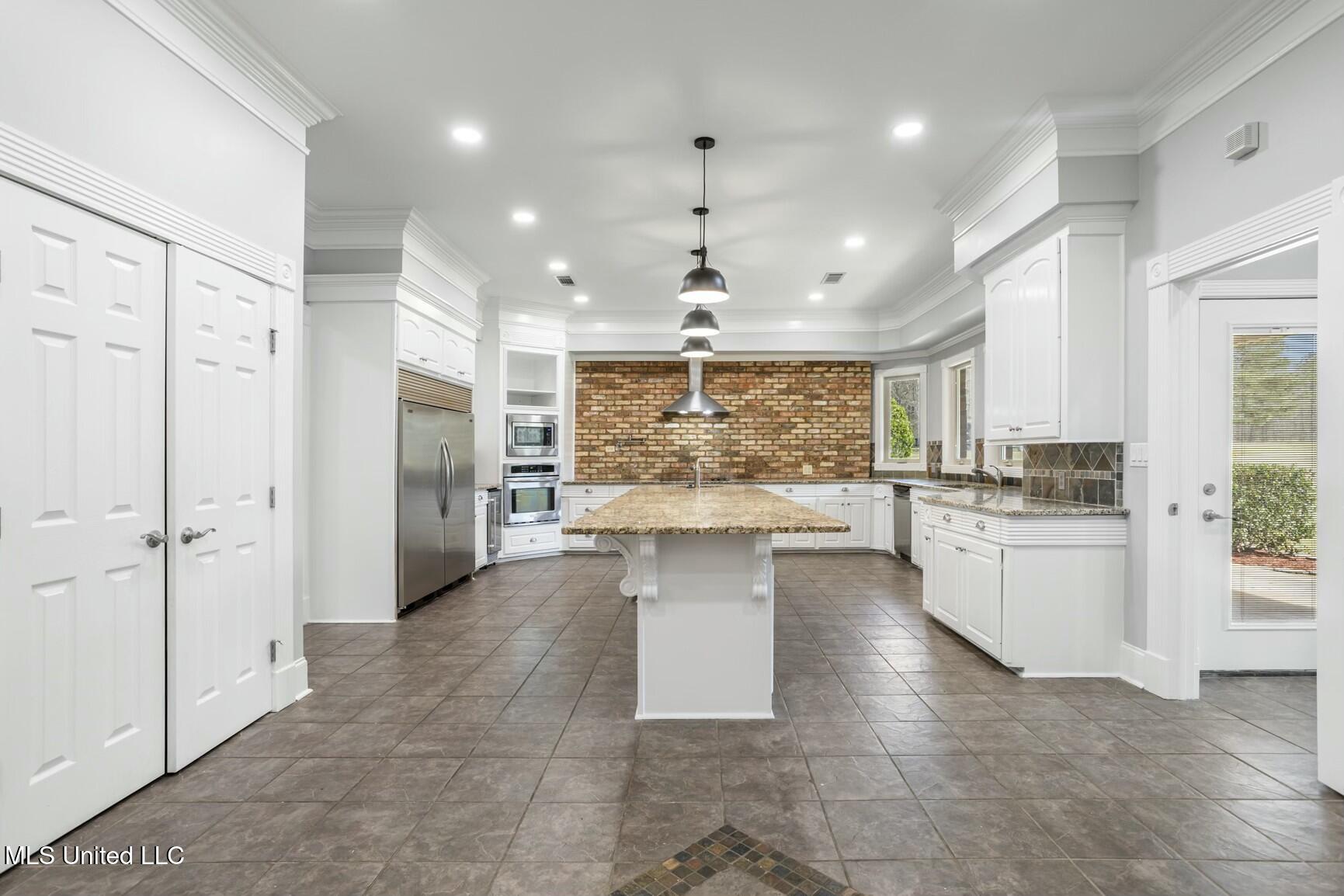 559 White Oak Road Property Photo 13