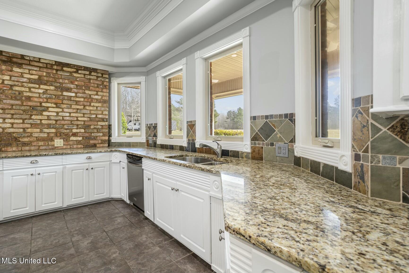 559 White Oak Road Property Photo 15