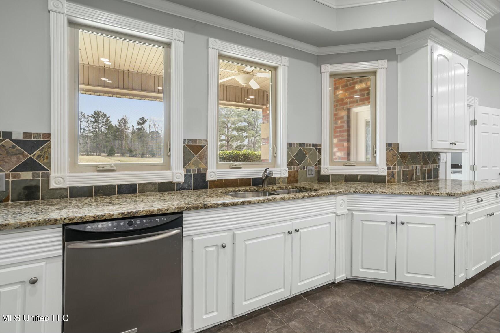 559 White Oak Road Property Photo 18