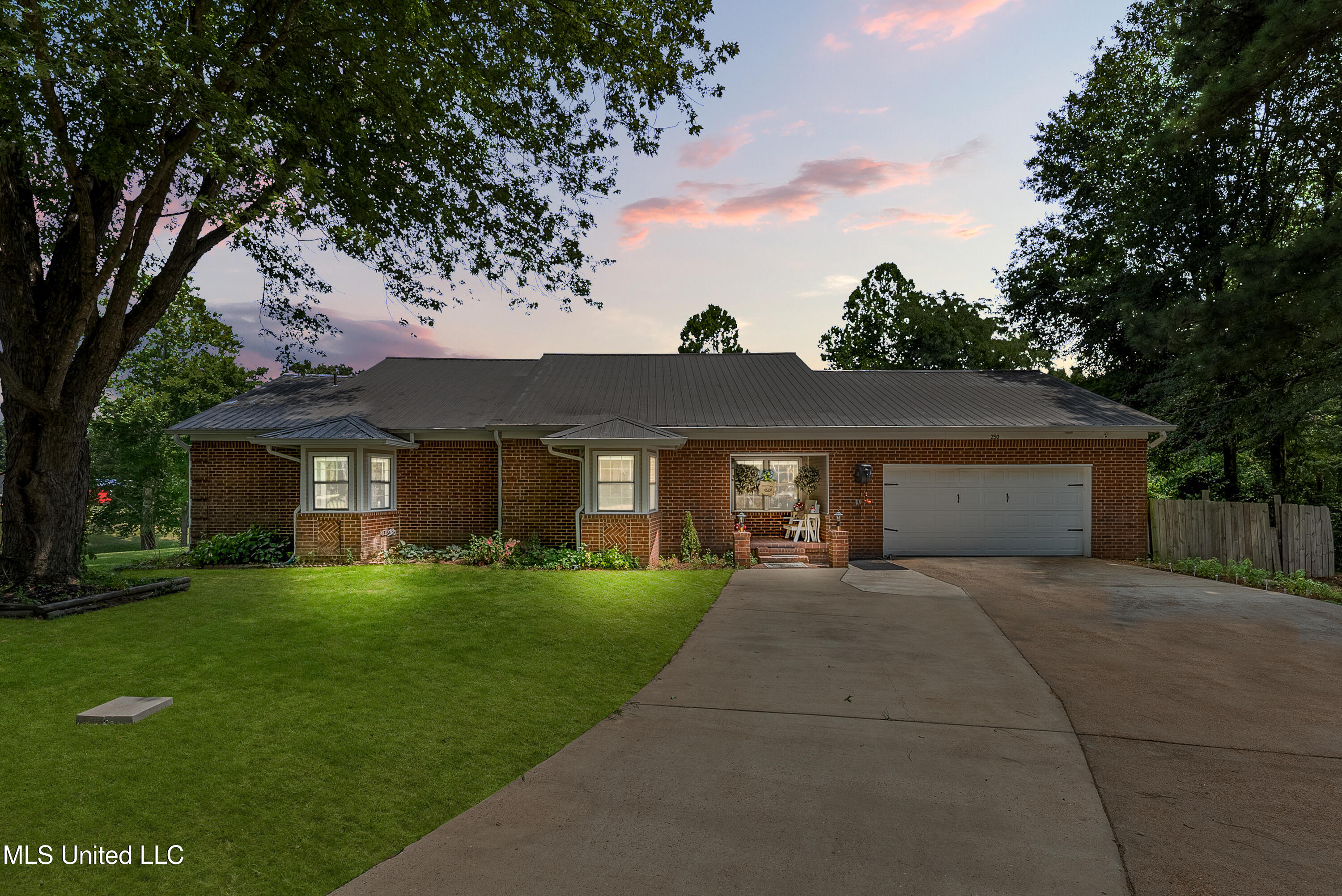 250 Oakdale Lane Property Photo 1